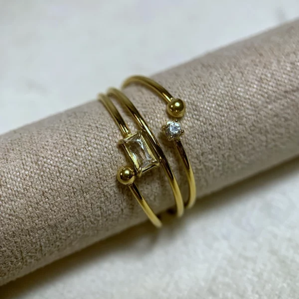 Bague ajustable avec différents détails